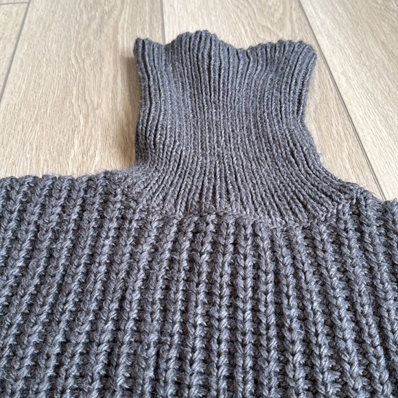 H&M Gray Knit Sleeveless Tunic - Picture 4 of 6